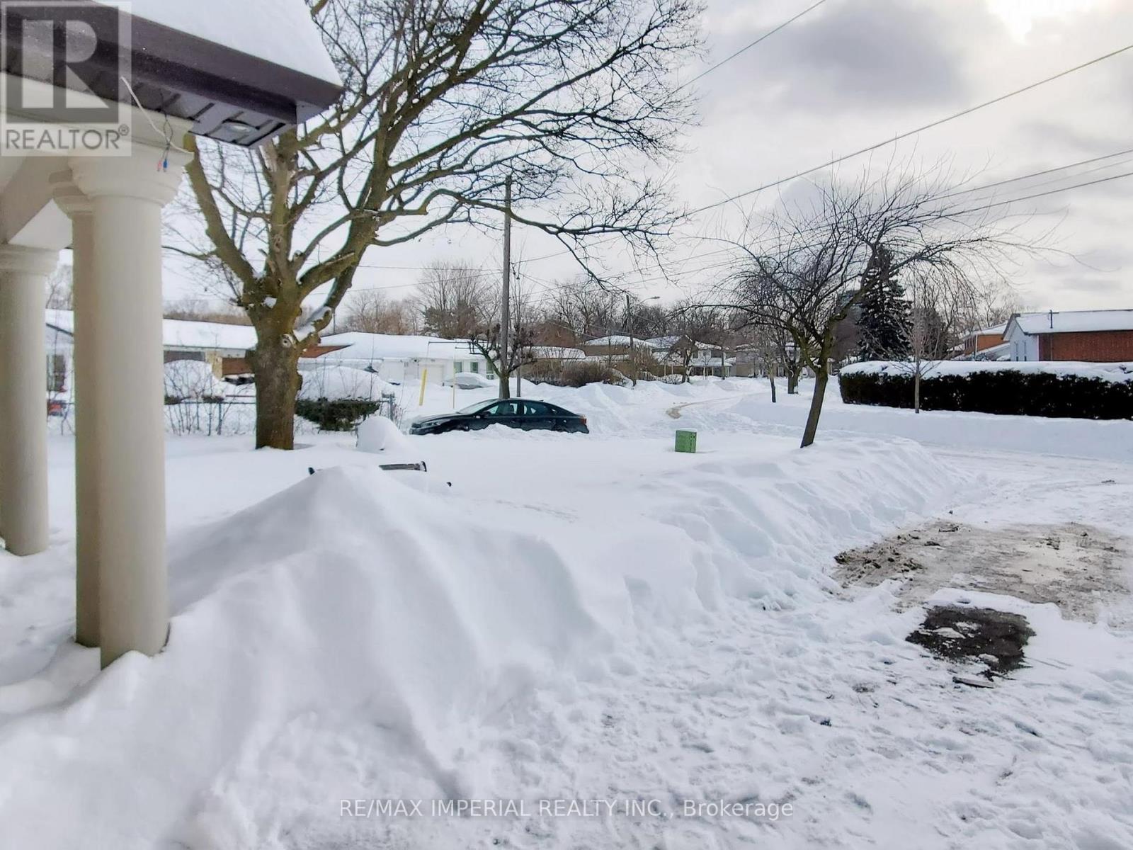 35 WADDINGTON CRESCENT