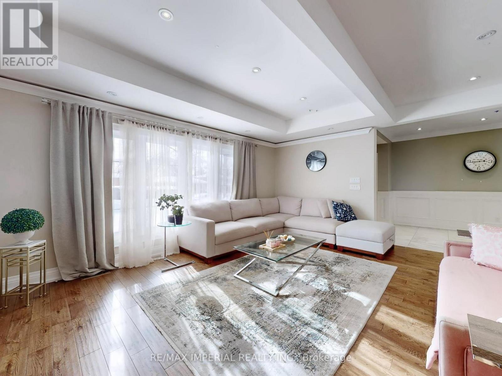 35 WADDINGTON CRESCENT