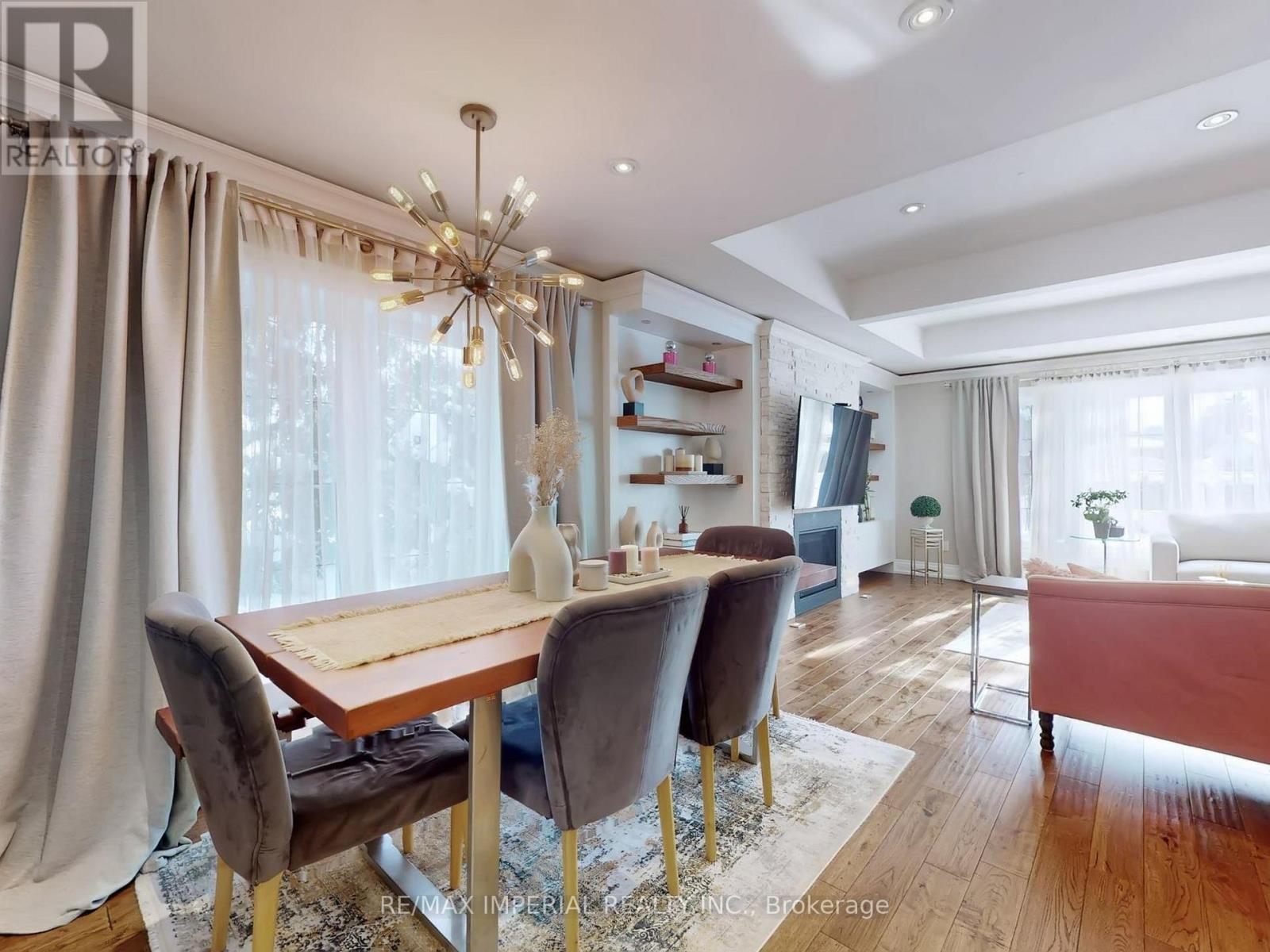 35 WADDINGTON CRESCENT