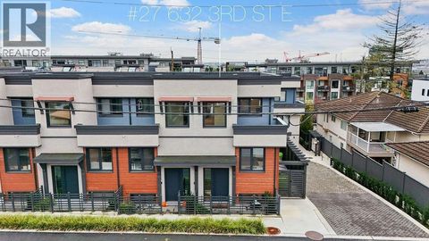 27 632 E 3RD STREET North Vancouver BC V7L0J1