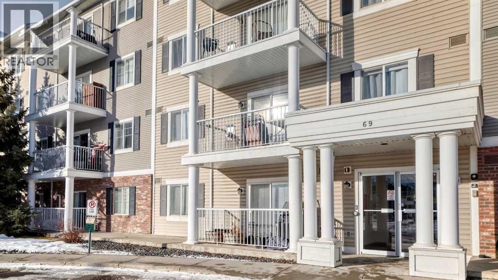 5103, 69 COUNTRY VILLAGE Manor NE