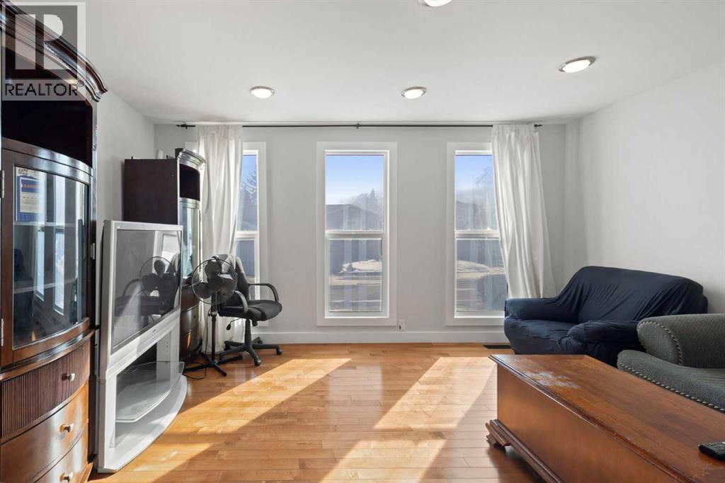 208 Woodpark Place SW