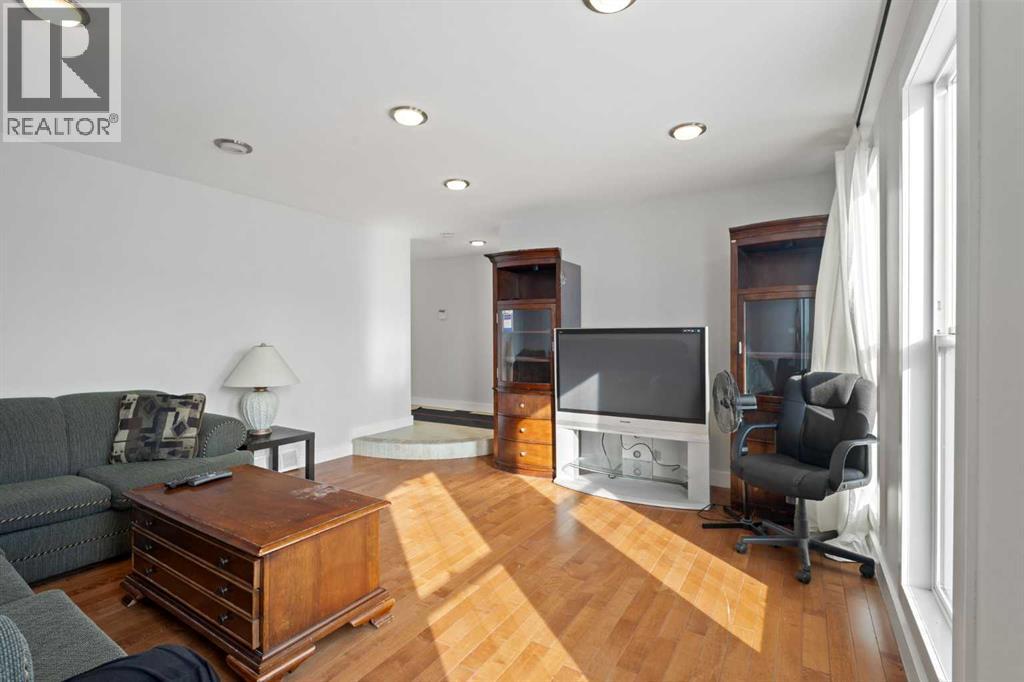 208 Woodpark Place SW