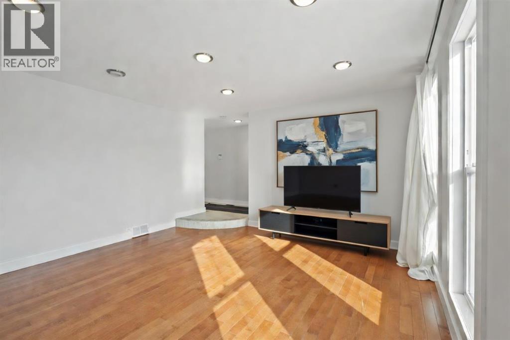 208 Woodpark Place SW