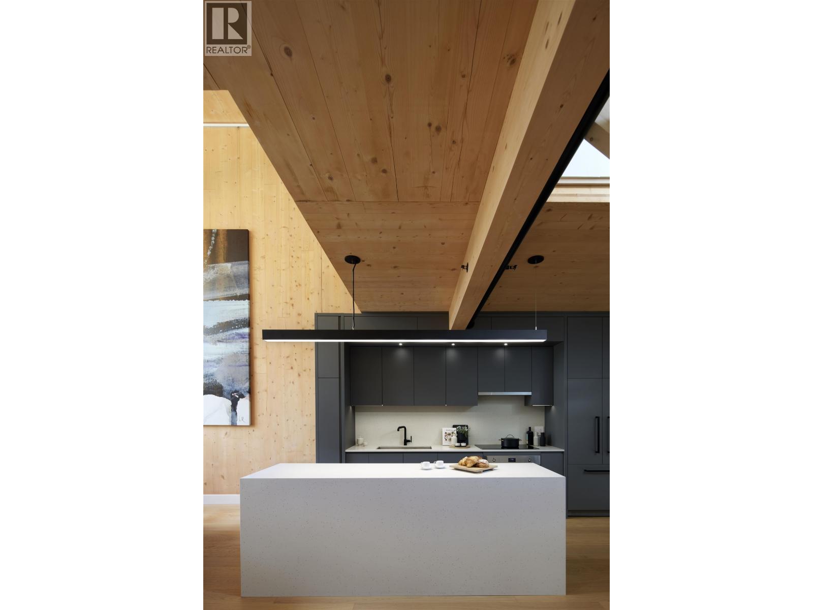 108 310 SALTER STREET