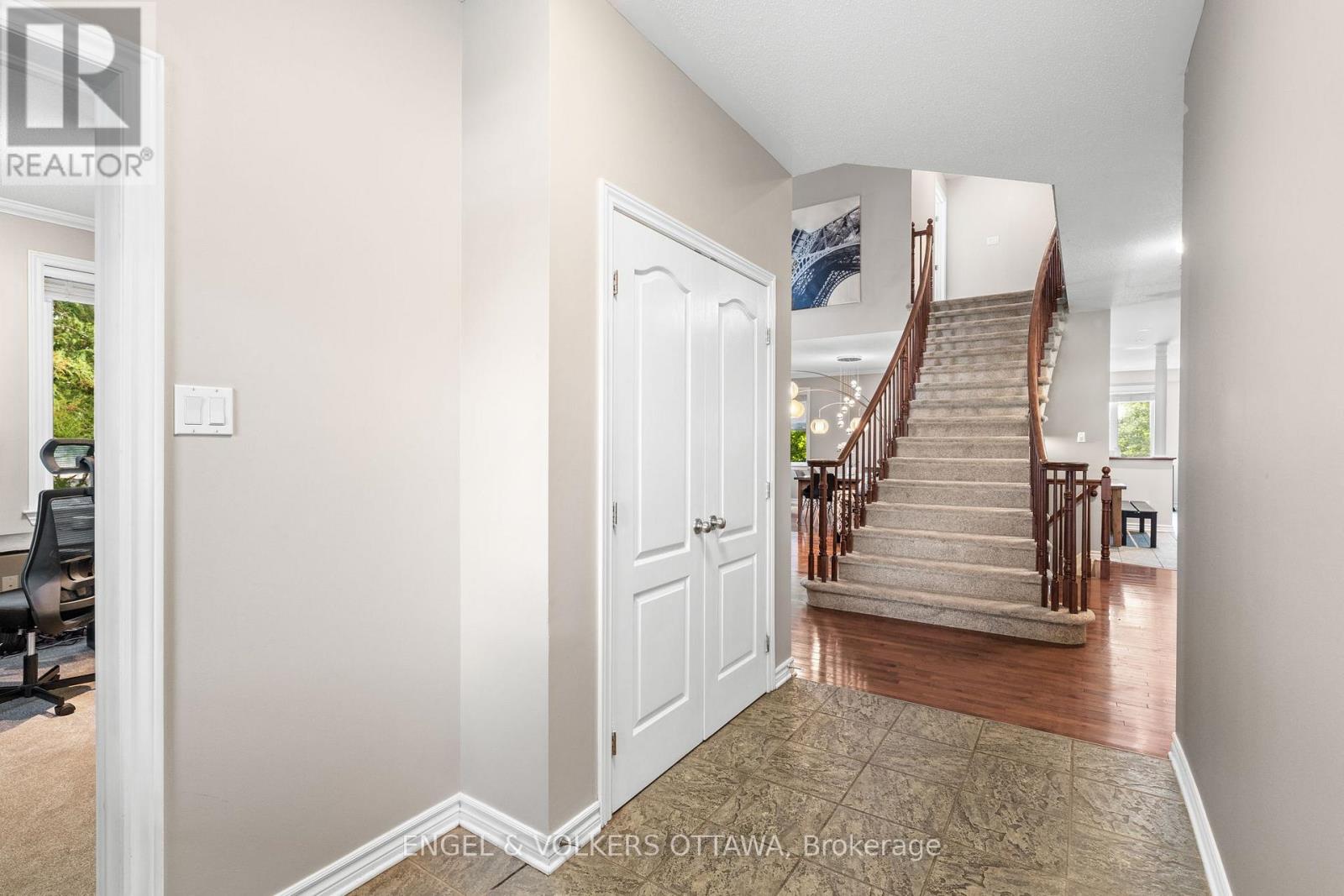 98 ANFIELD CRESCENT E