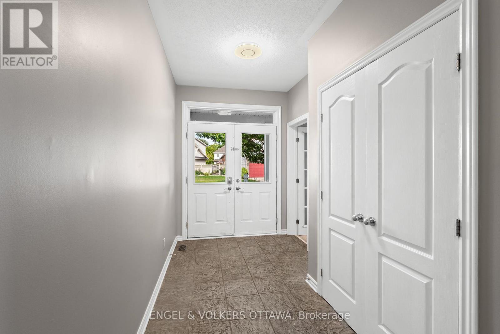 98 ANFIELD CRESCENT E