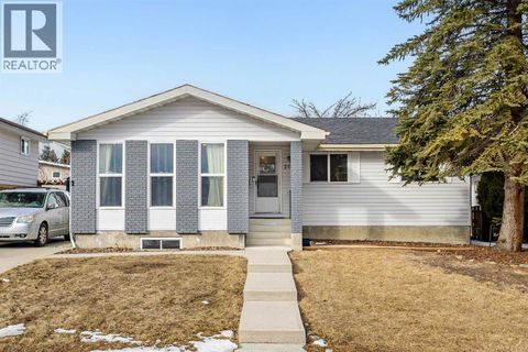 208 Woodpark Place SW Calgary AB T2M2S5