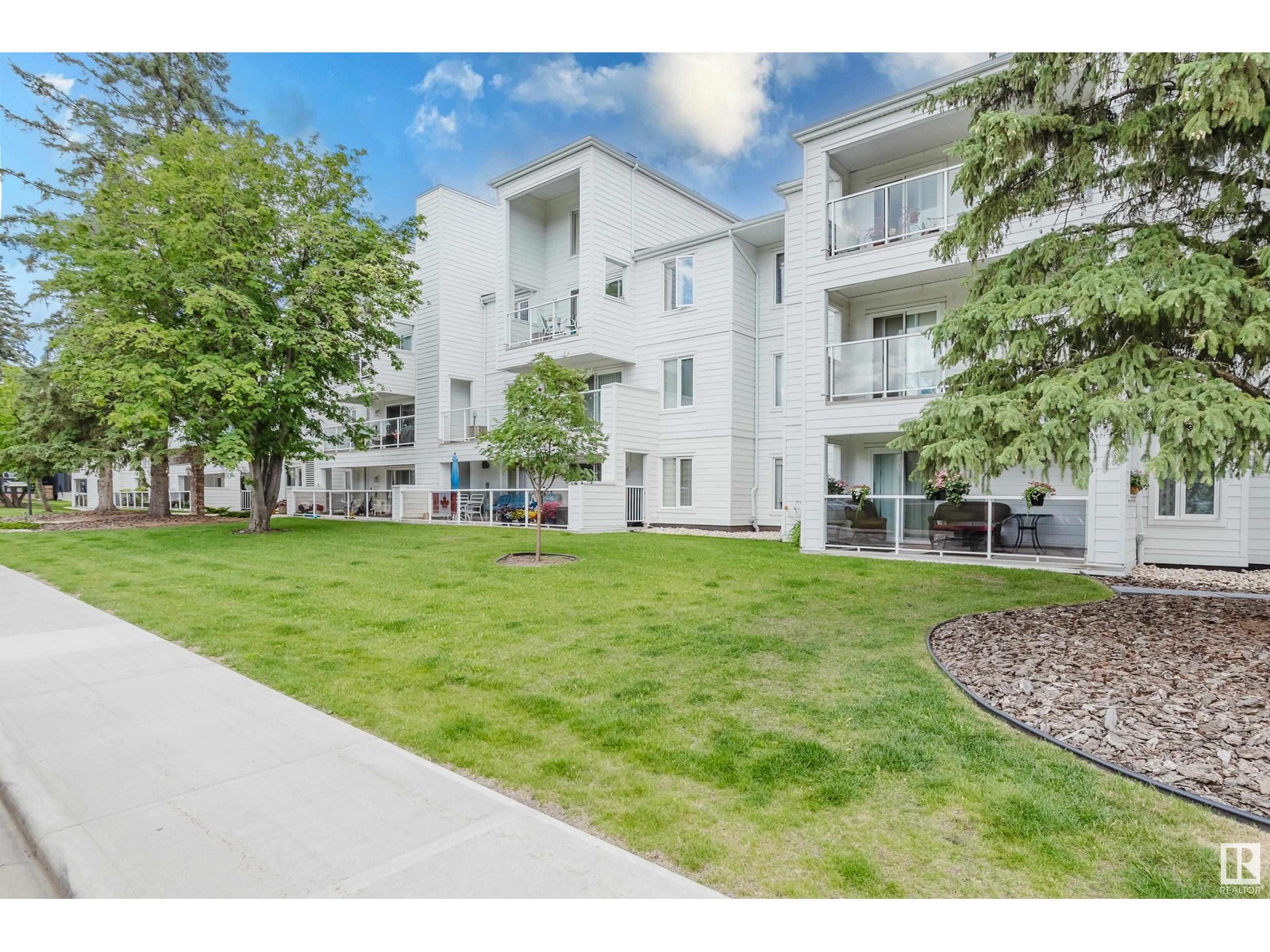 #202 7327 118 ST NW