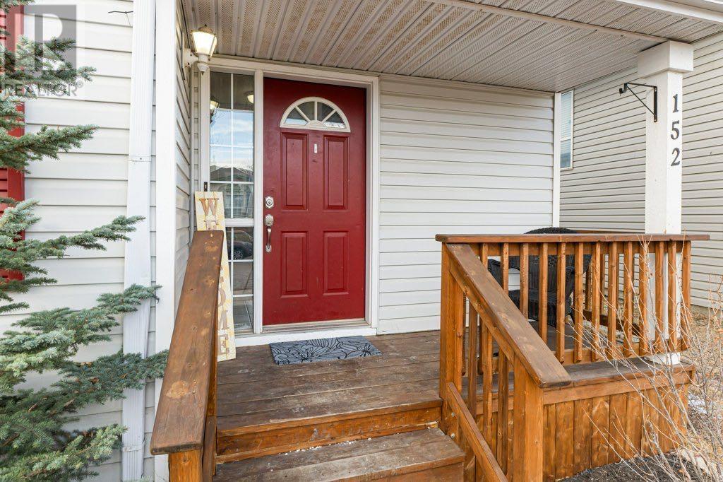 152 Harvest Gold Circle NE