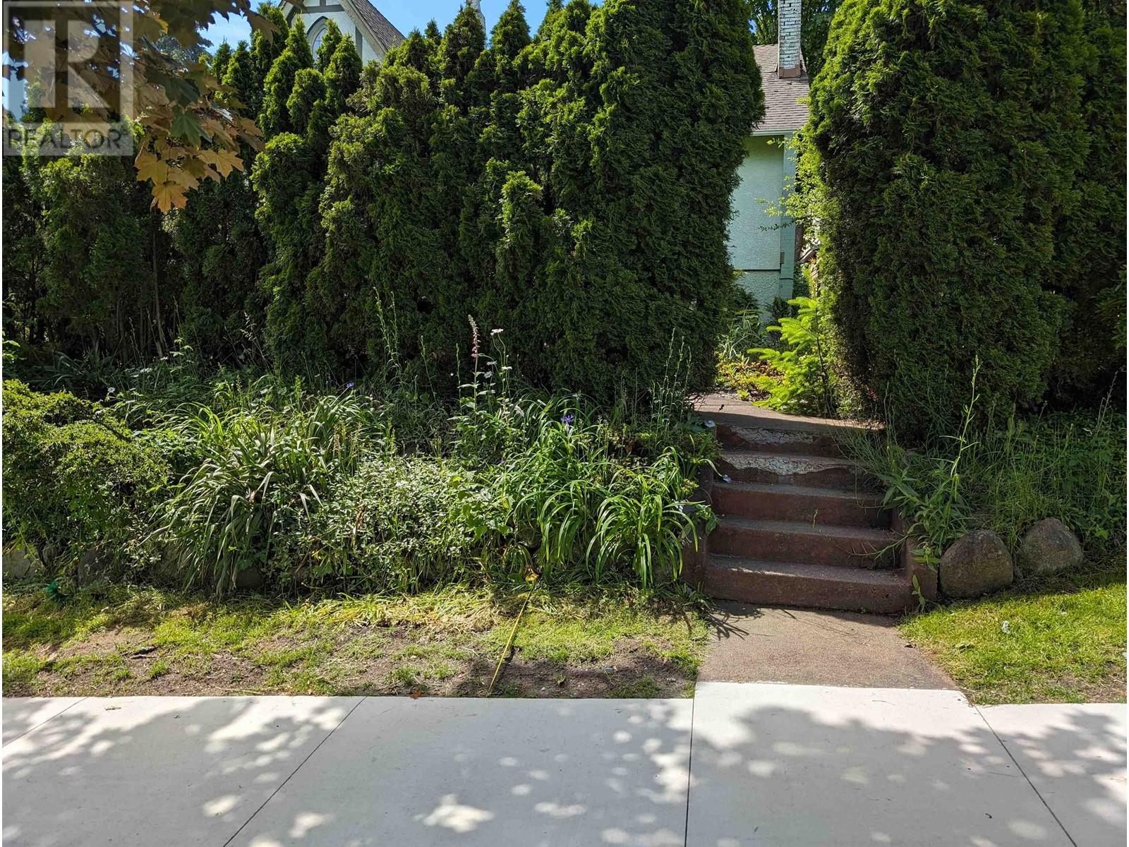 3582 W KING EDWARD AVENUE