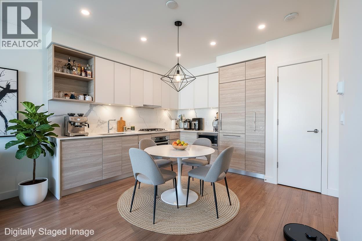 1108 585 AUSTIN AVENUE