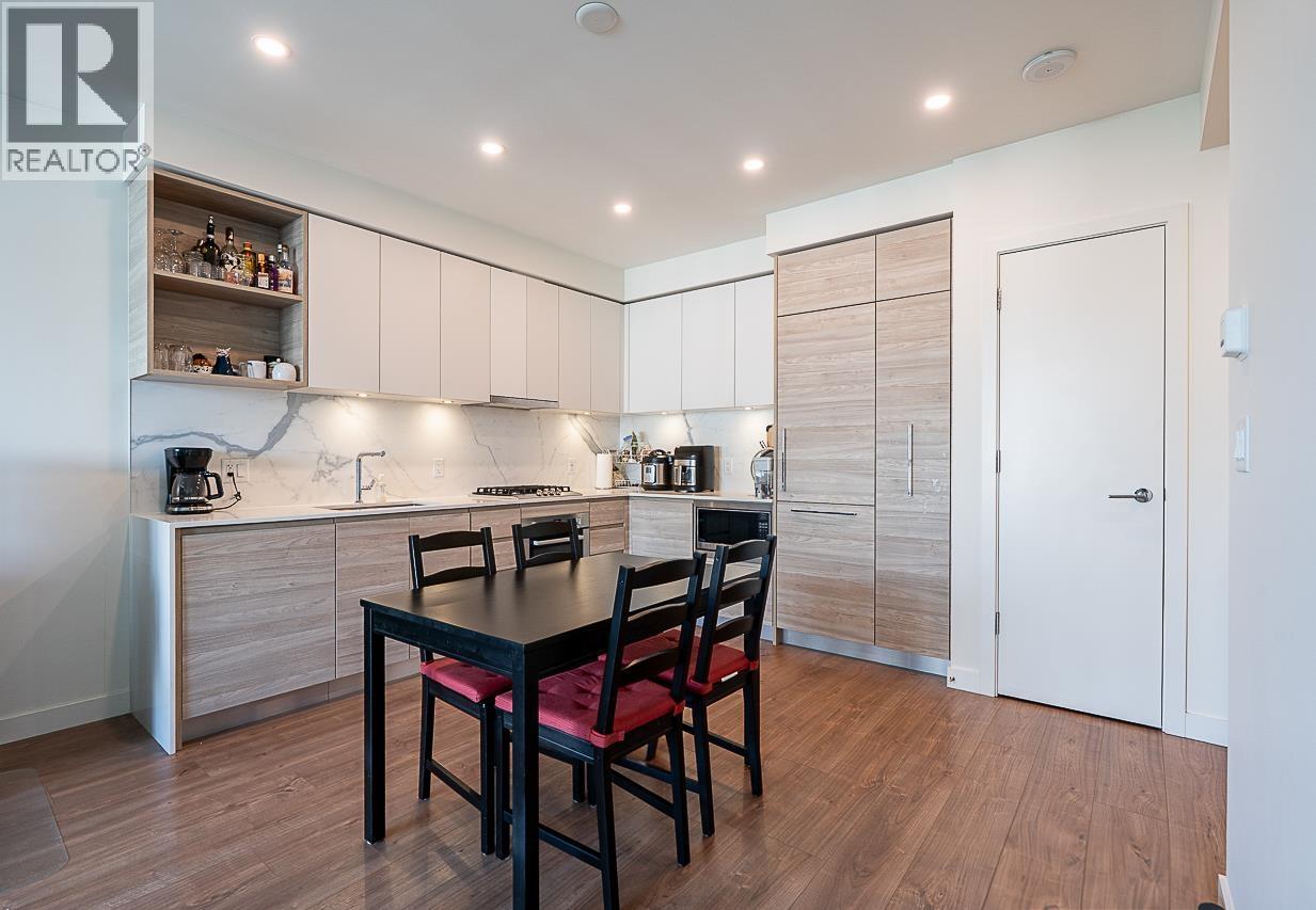 1108 585 AUSTIN AVENUE