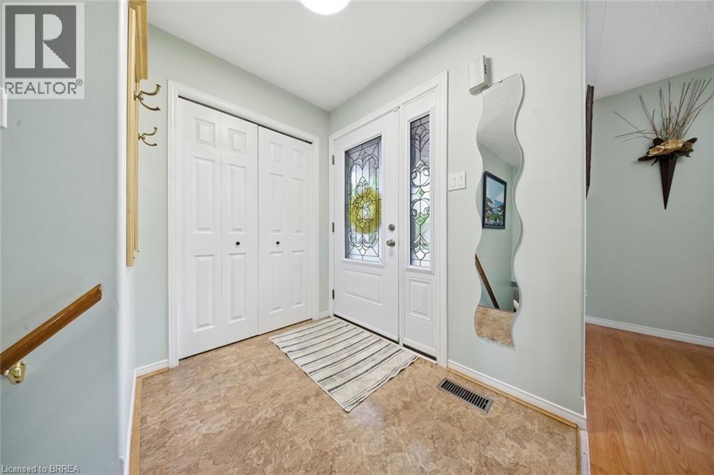37 ANASTASIA Crescent