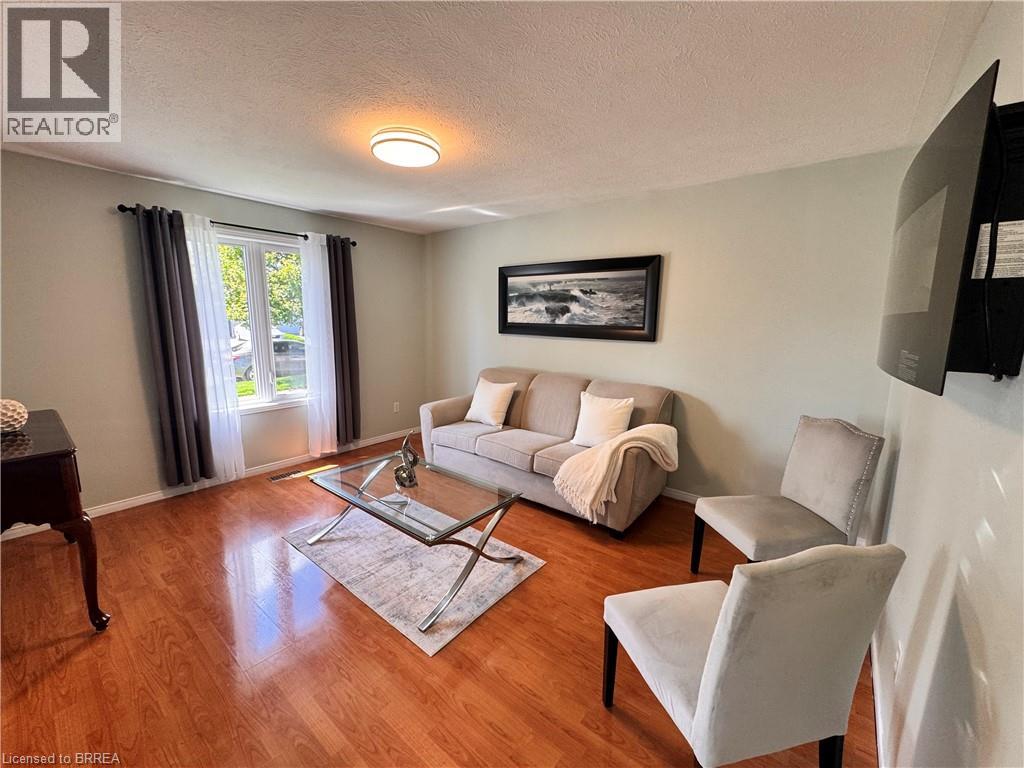 37 ANASTASIA Crescent