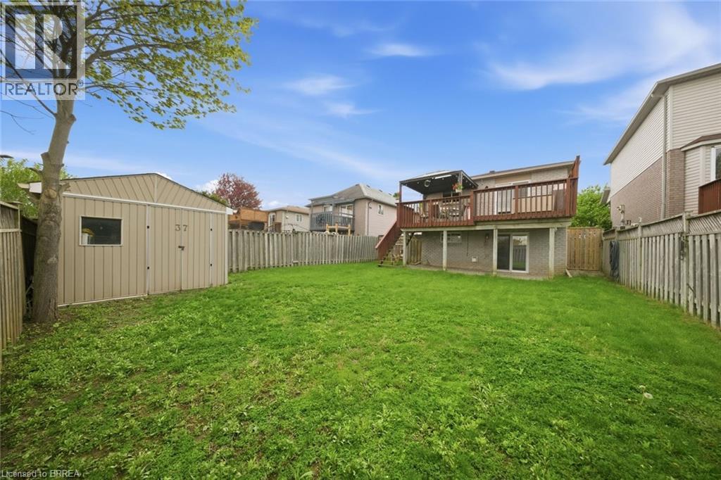 37 ANASTASIA Crescent