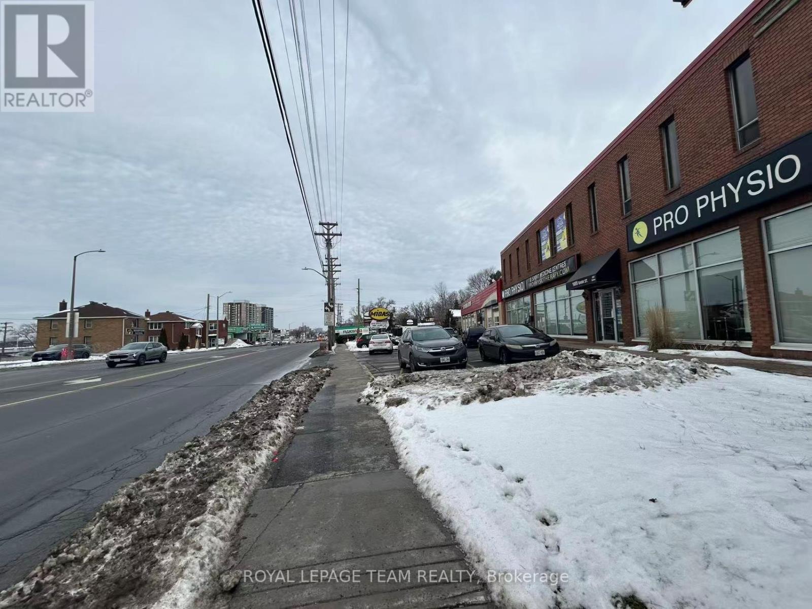 201 - 1695 BANK STREET