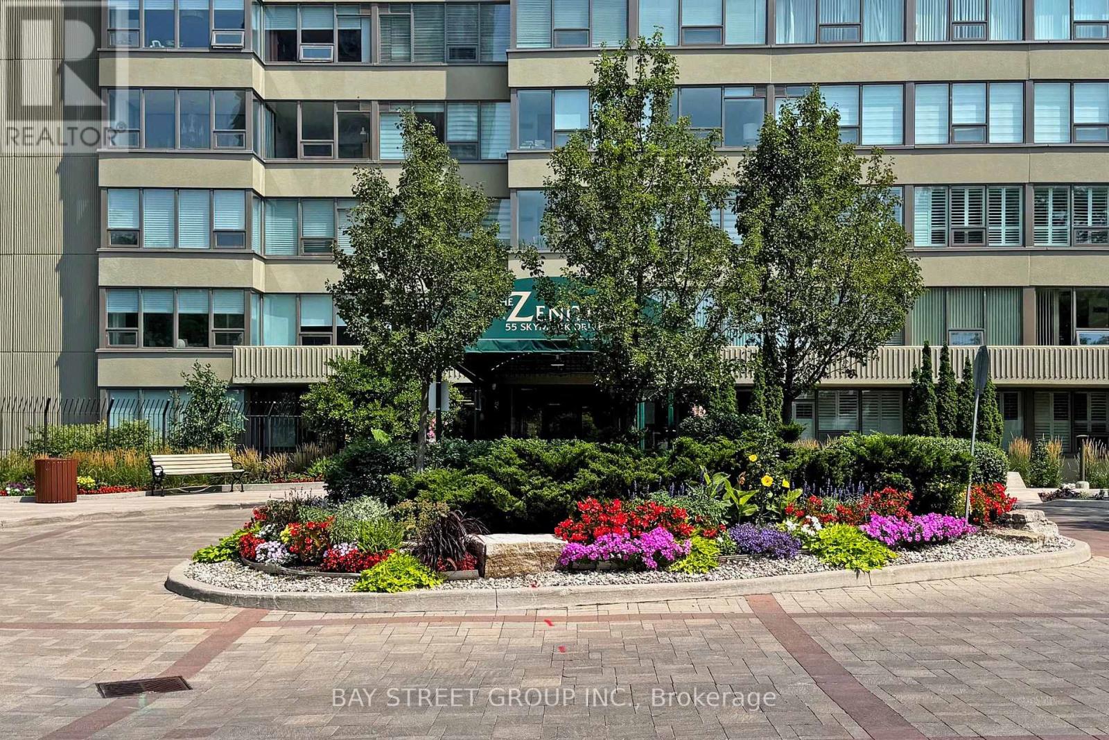 605 - 55 SKYMARK DRIVE