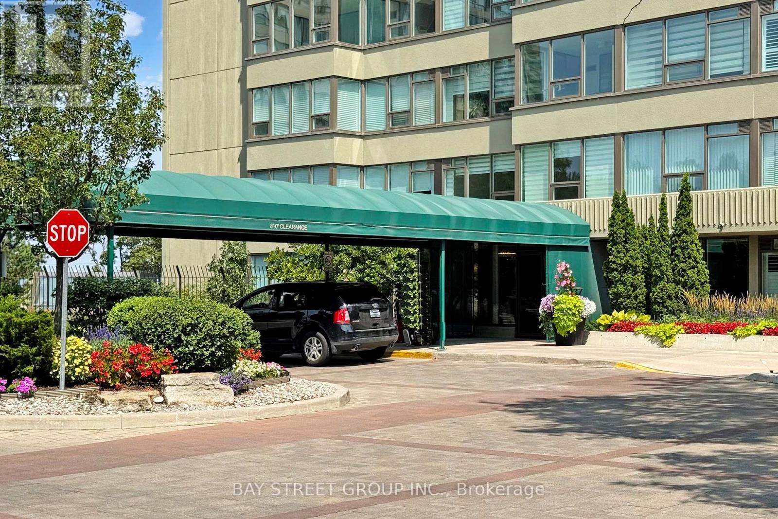 605 - 55 SKYMARK DRIVE