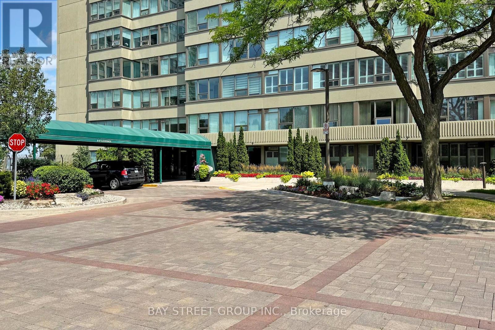 605 - 55 SKYMARK DRIVE