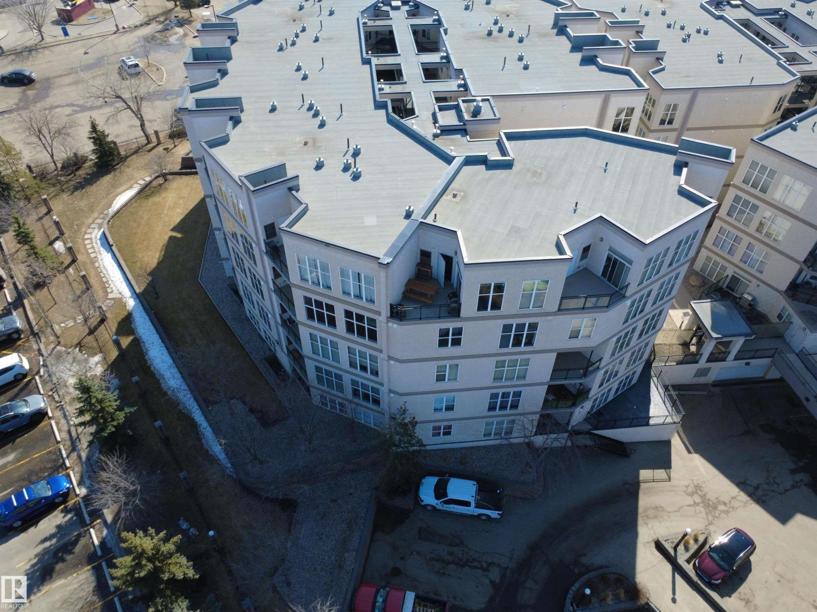 #208 4835 104A ST NW