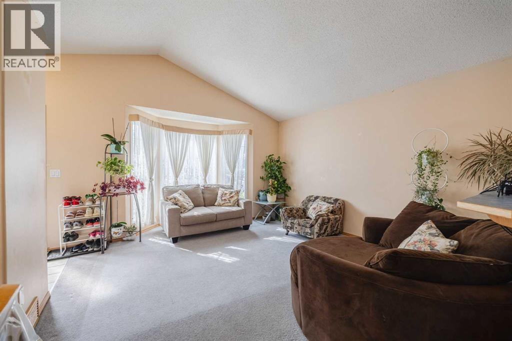 23 Tarington Way NE