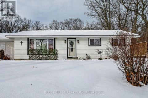 9716 LAKESHORE ROAD Lambton Shores ON N0M1T0