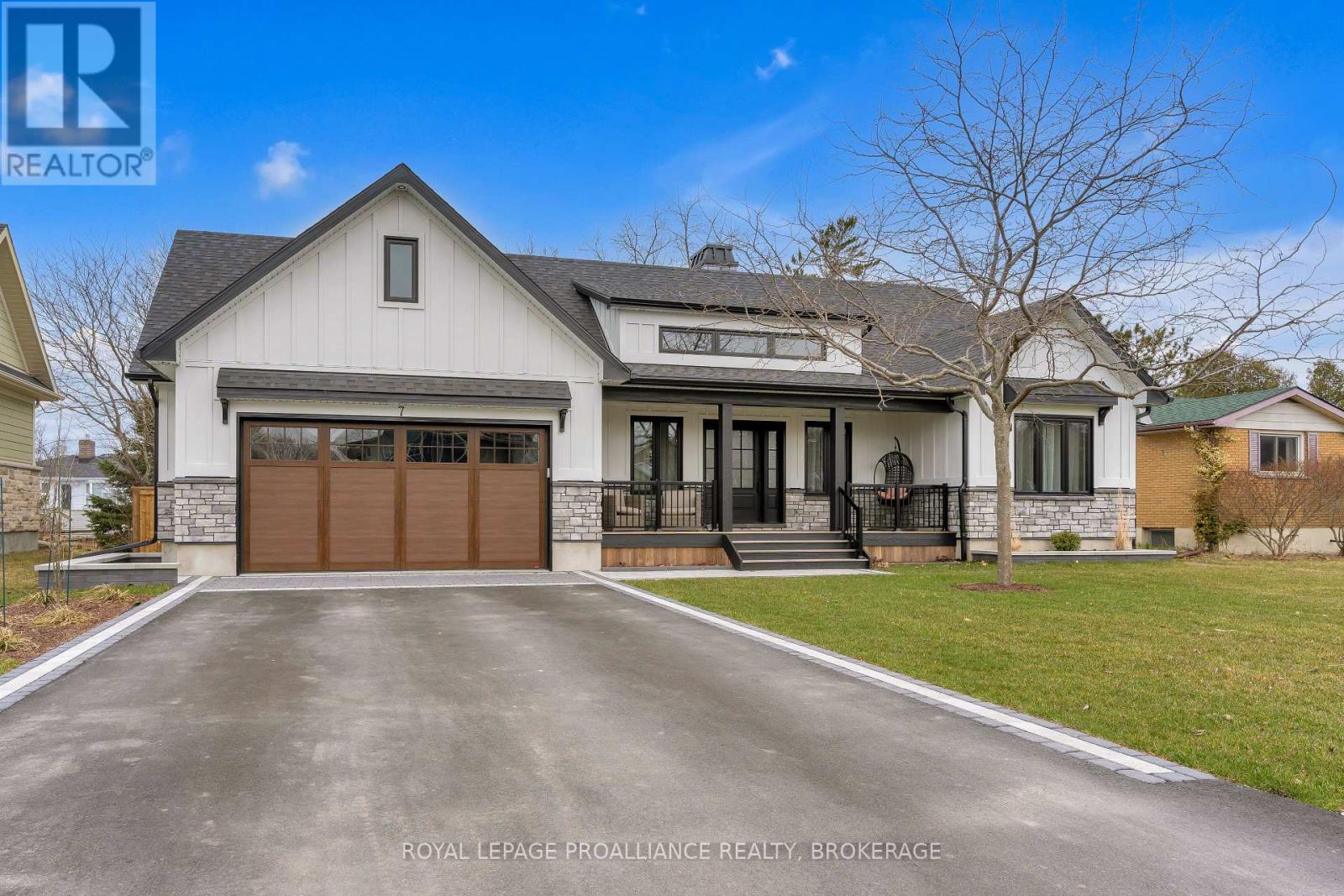 7 CRESCENT DRIVE