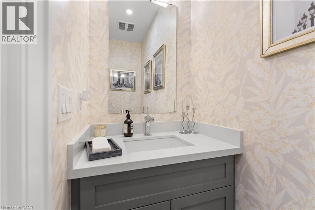 2060 LAKESHORE Road Unit# 205