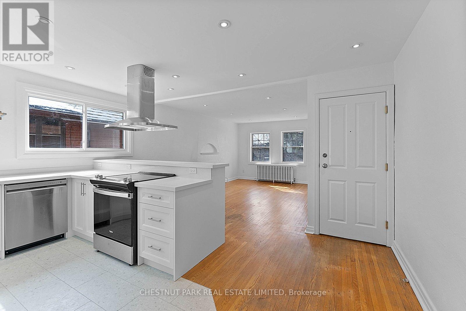 UPPER - 26 STRATHGOWAN AVENUE