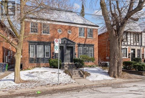 UPPER - 26 STRATHGOWAN AVENUE Toronto (Lawrence Park South) ON M4N1B9