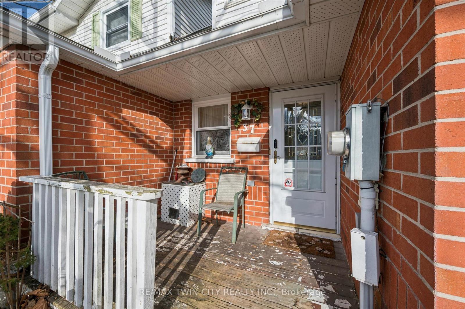 37 EDGEMERE DRIVE