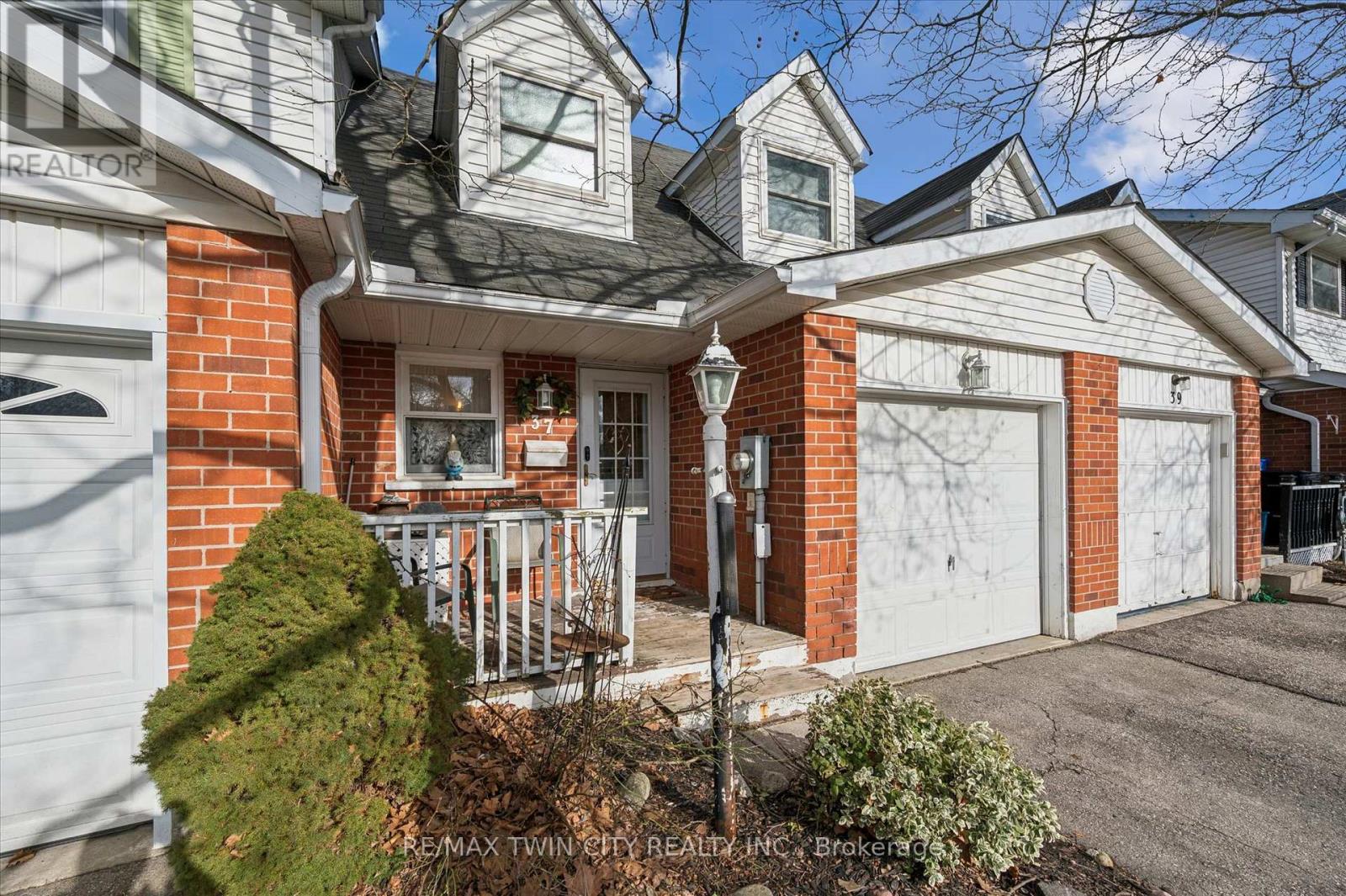 37 EDGEMERE DRIVE