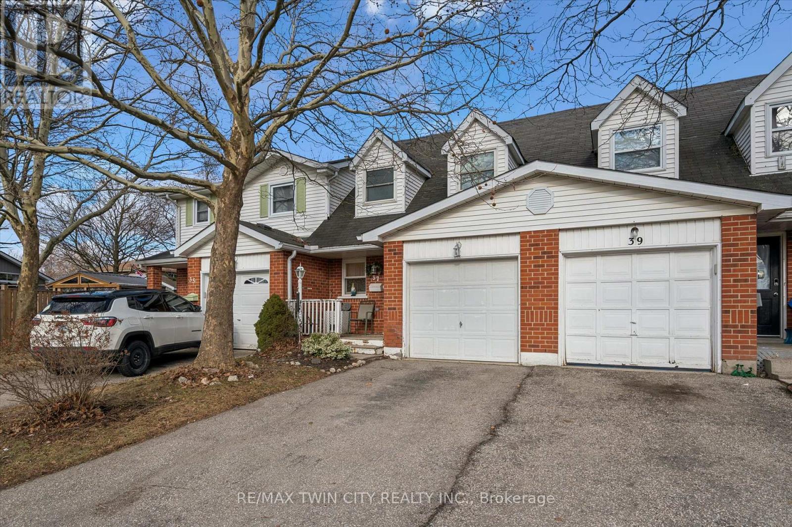 37 EDGEMERE DRIVE