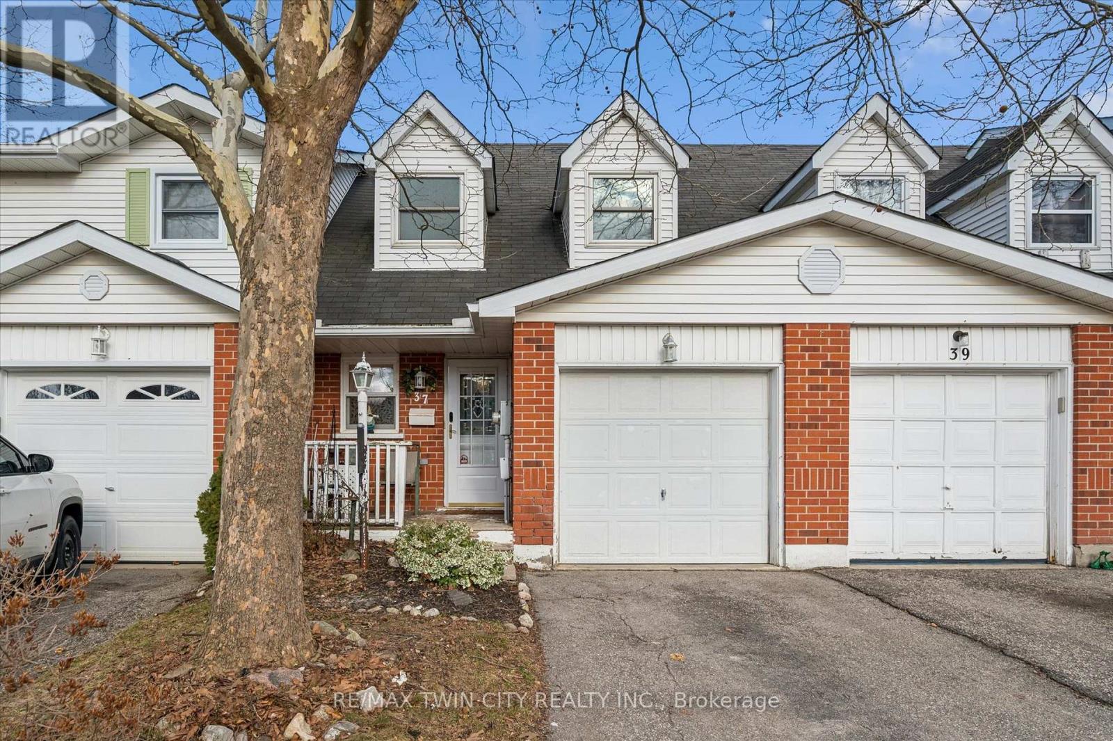 37 EDGEMERE DRIVE