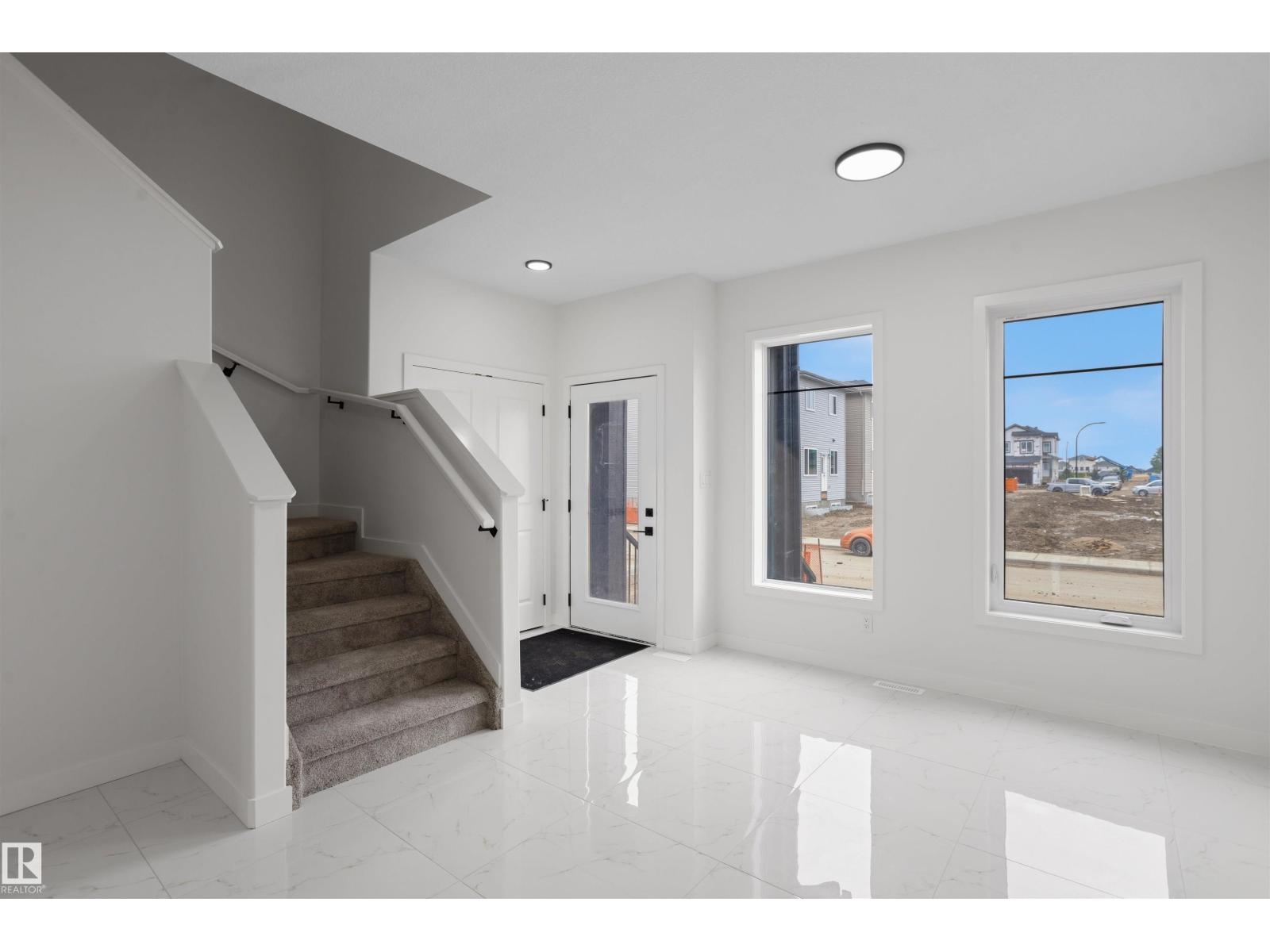 715 30 ST SW
