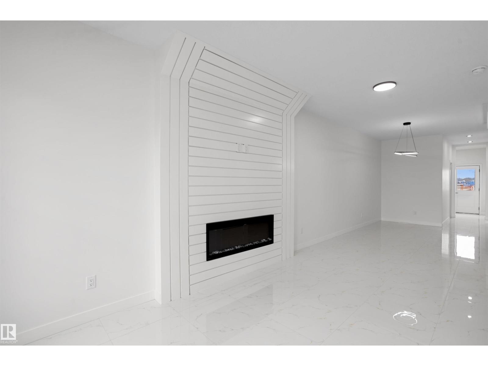 715 30 ST SW