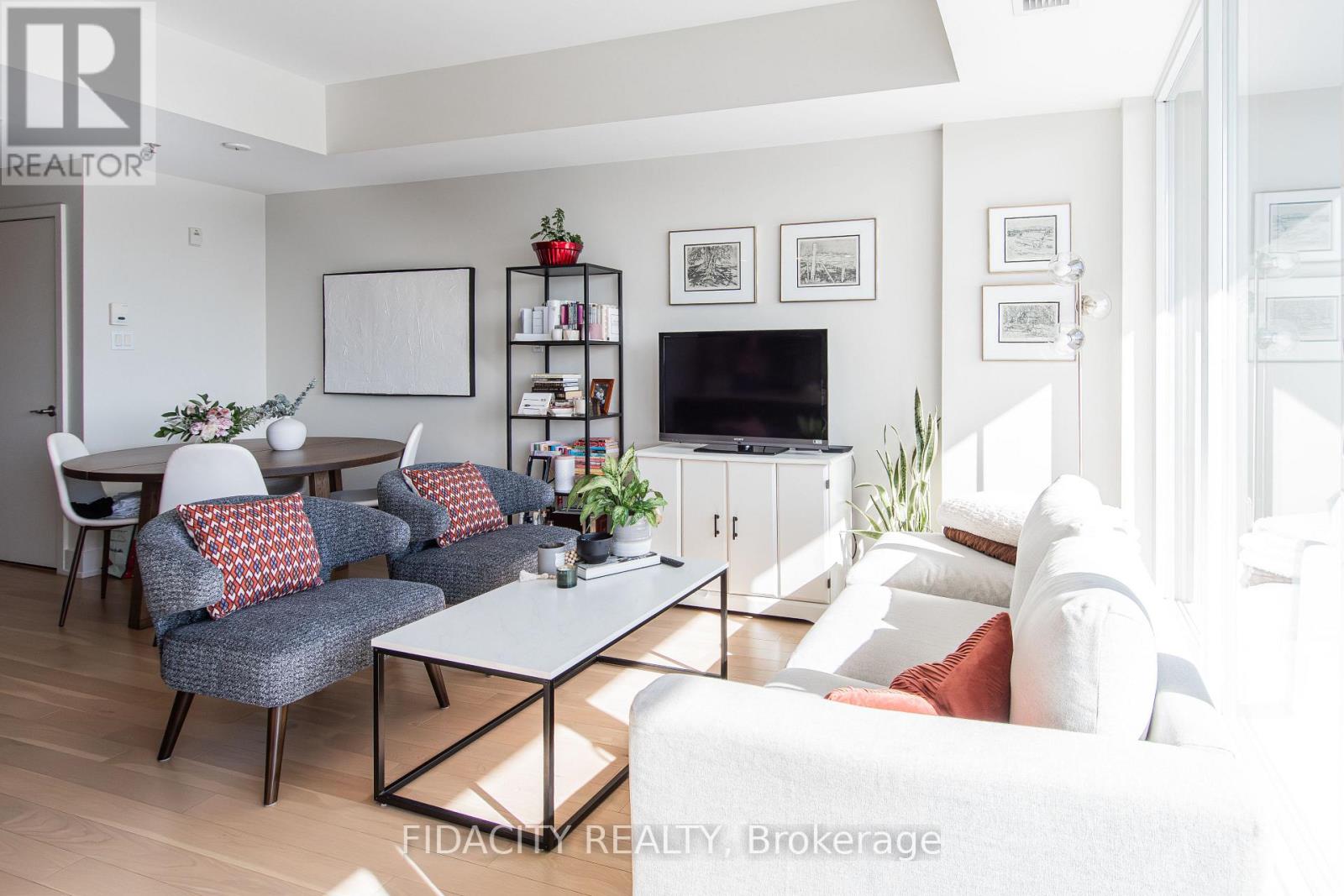 802 - 98 RICHMOND ROAD