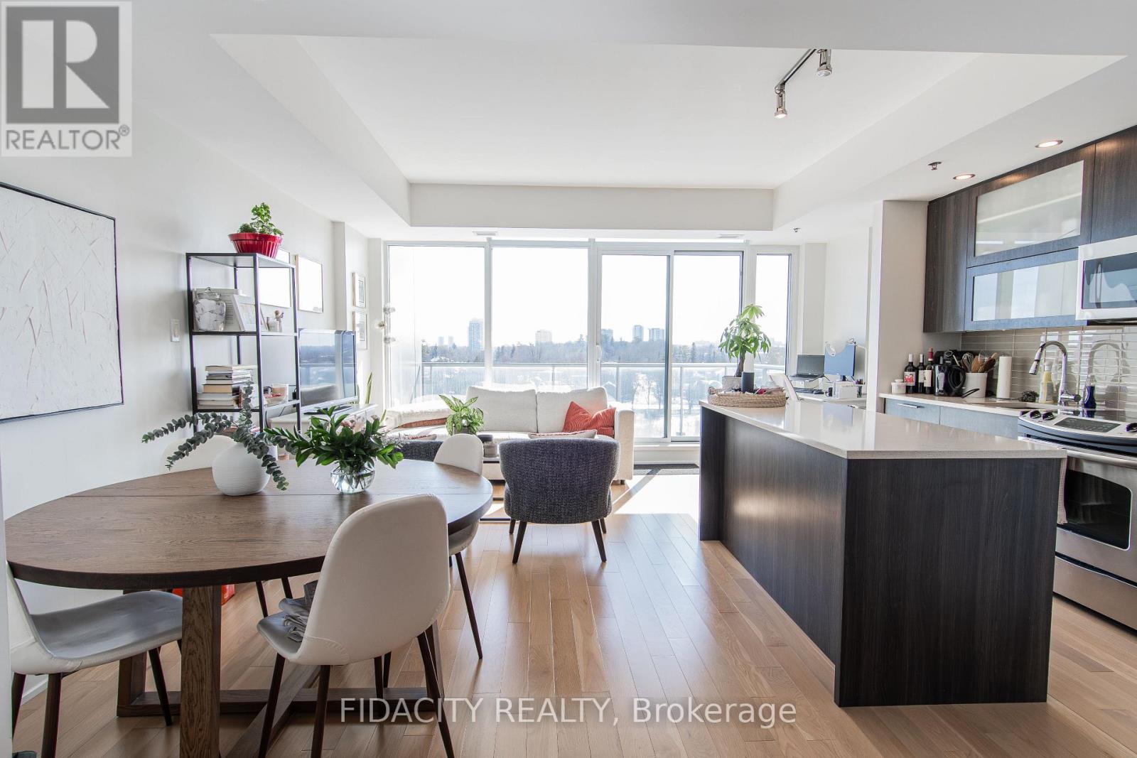 802 - 98 RICHMOND ROAD