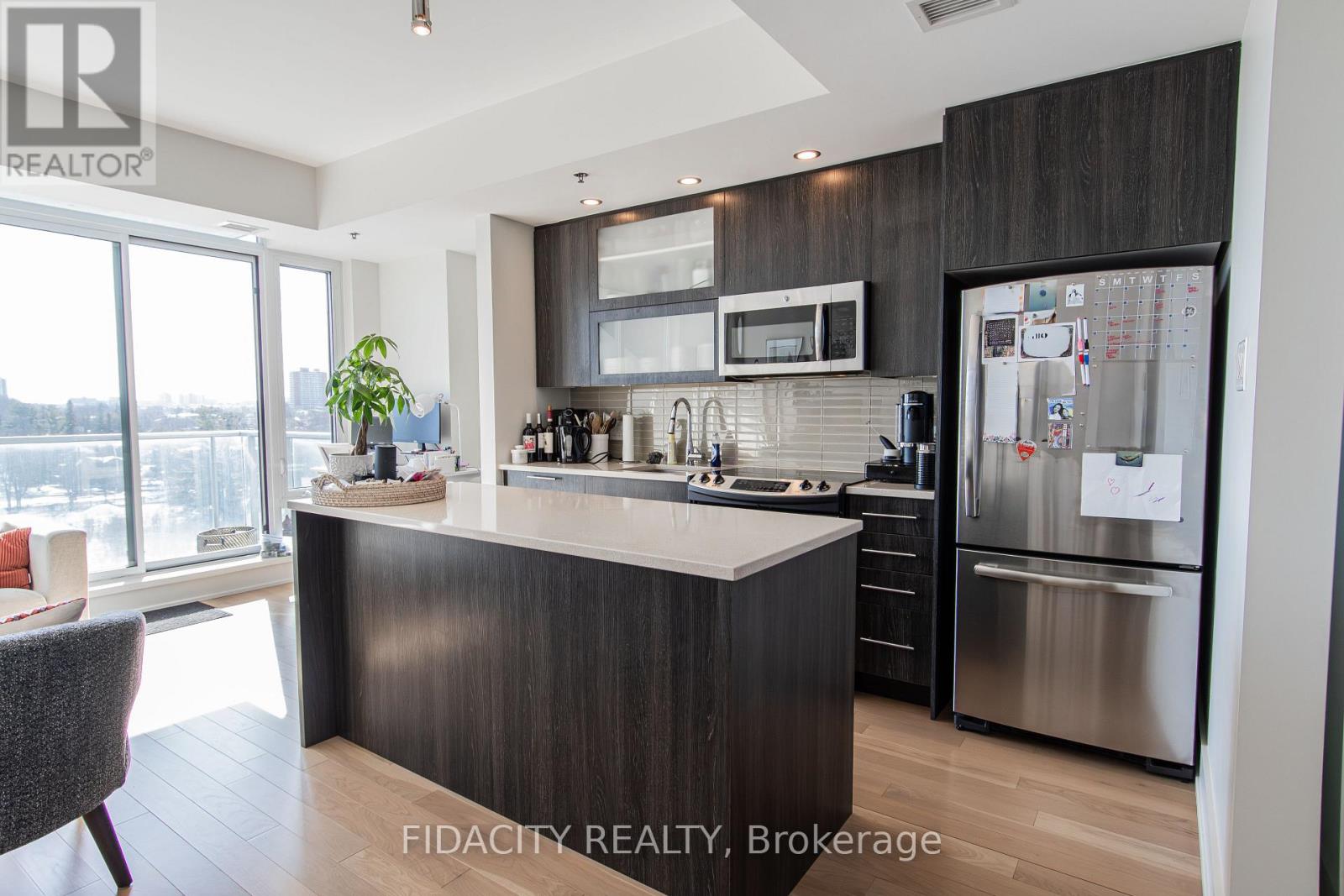 802 - 98 RICHMOND ROAD