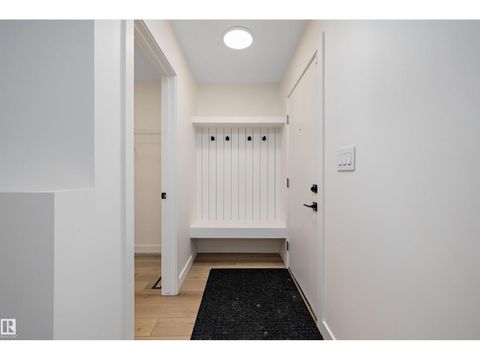 11605 90 ST NW Edmonton AB T5B3T6