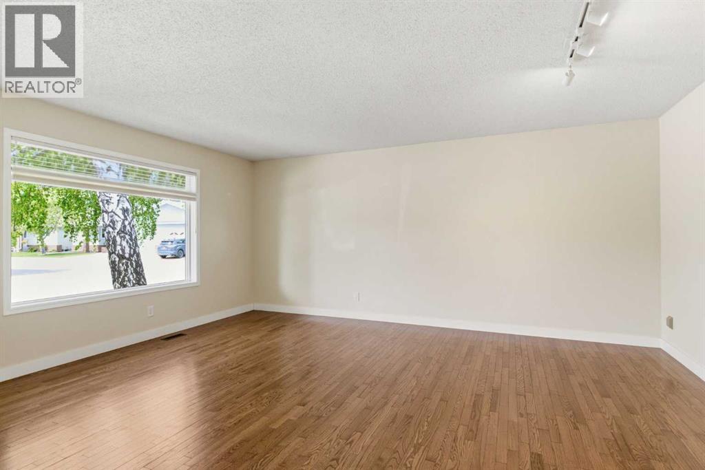 34 Vandoos Gardens NW