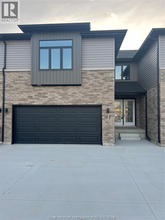 Photo 1 of 14 — 32 Betty COURT, Chatham, ON N7M0T9