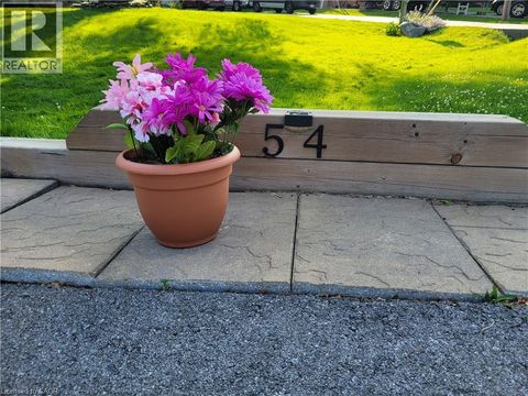 54 VALLEY Road St. Catharines ON L2S1Y6