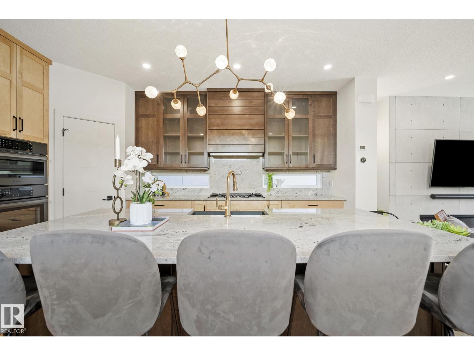 8803 STRATHEARN DR NW