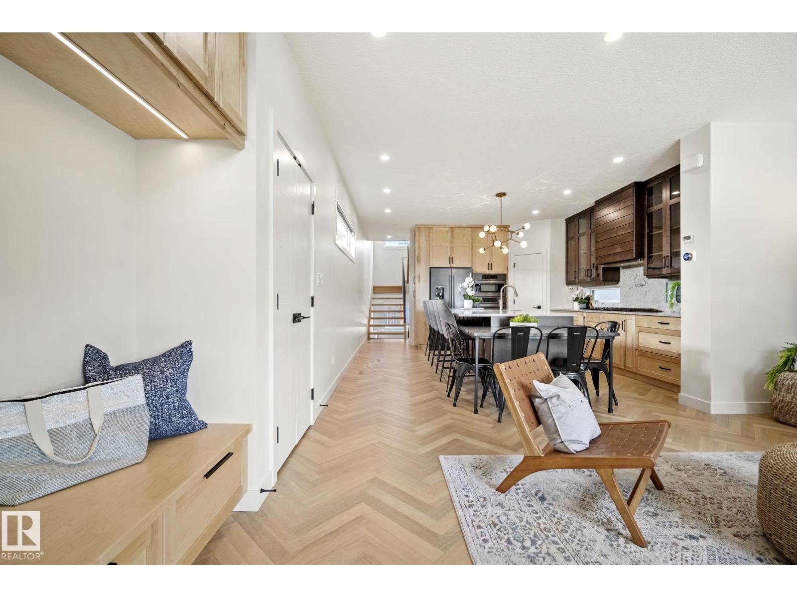 8803 STRATHEARN DR NW