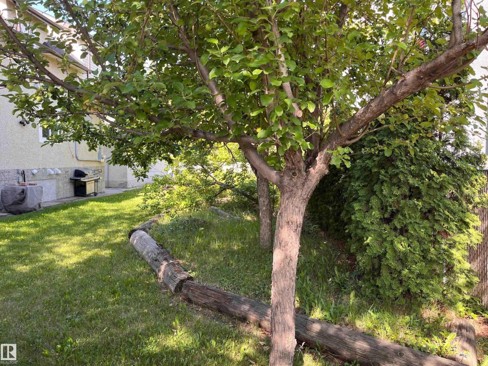 11910 76 St NW
