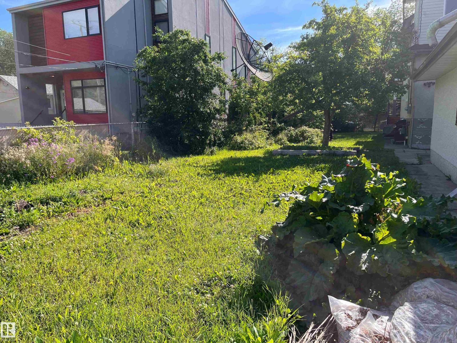 11910 76 St NW