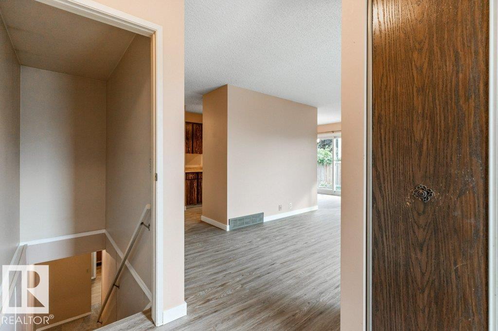 5704 93A AV NW
