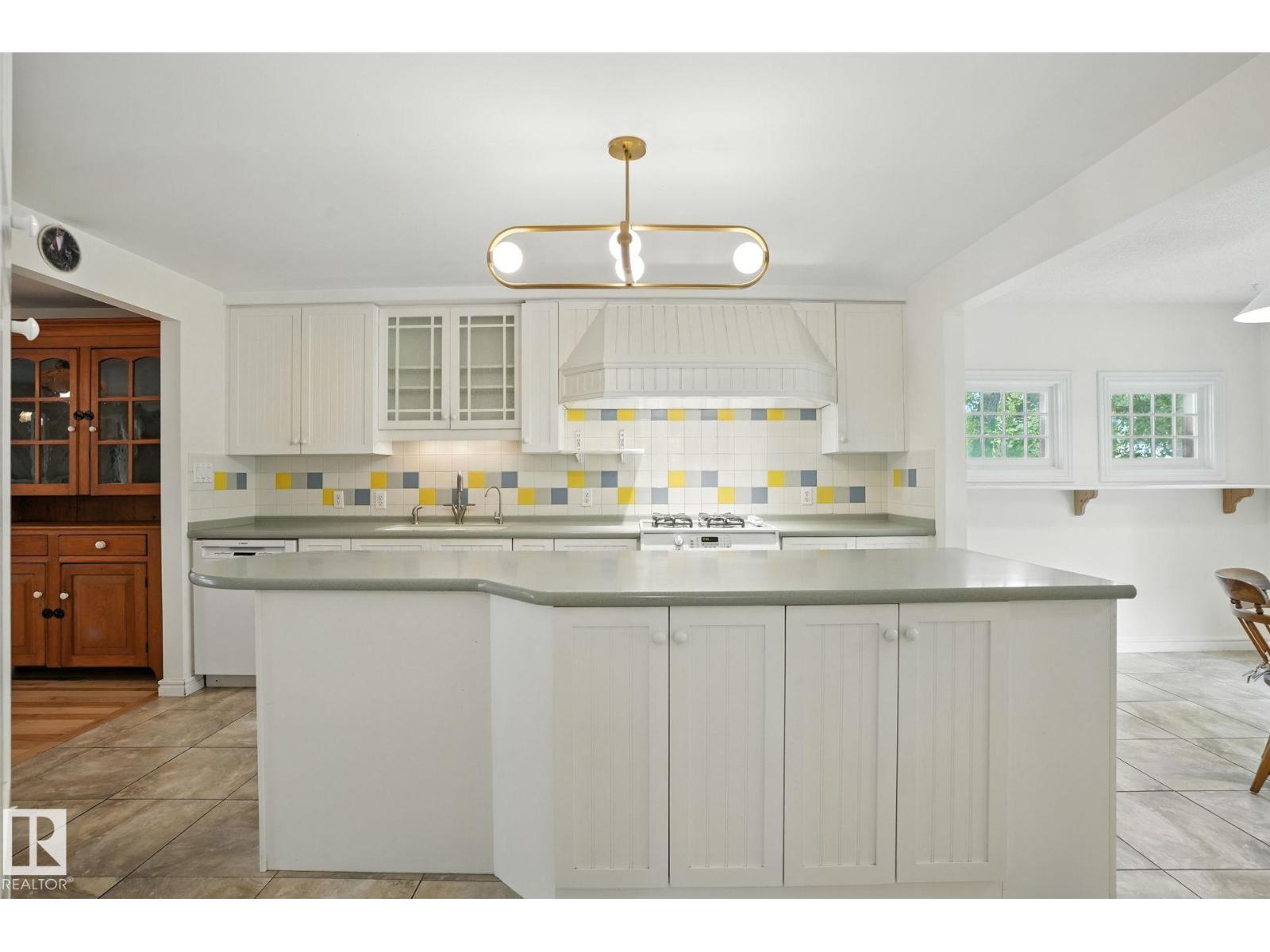 10416 126 ST NW